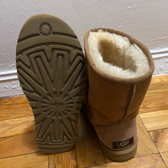 Brown Ugg - Picture 3 of 3